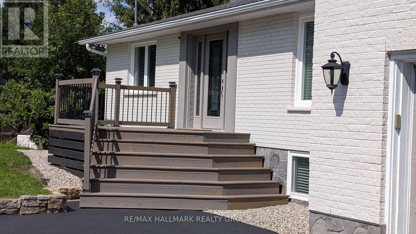 13 BATHURST STREET - 3