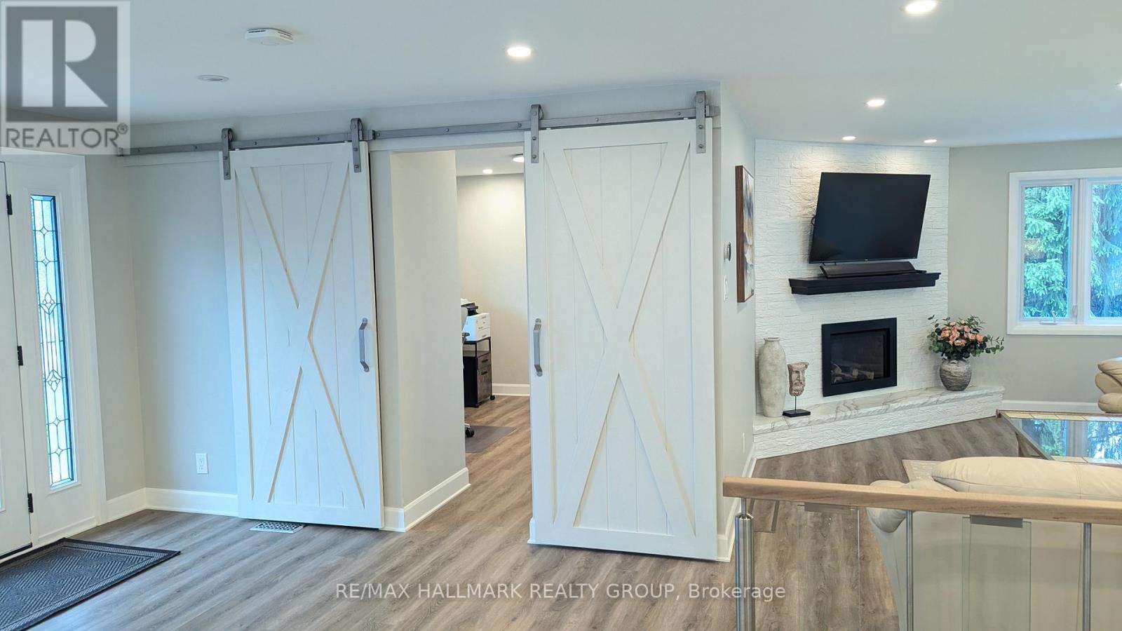 13 BATHURST STREET - 4
