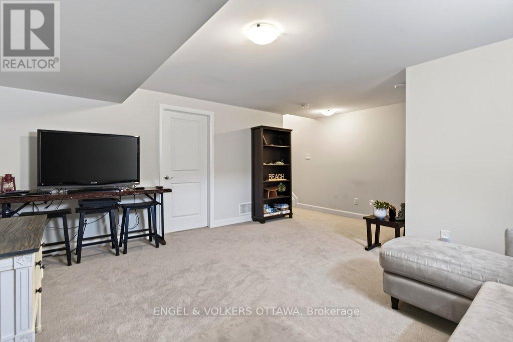 413 PREMIERE LANE - Image 30