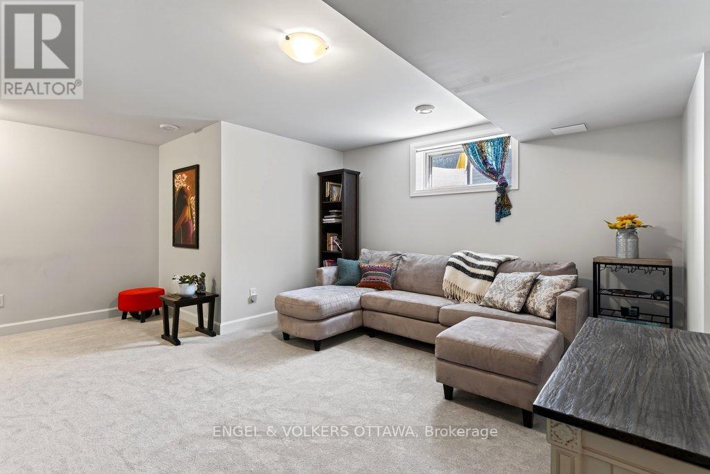 413 PREMIERE LANE - Image 31