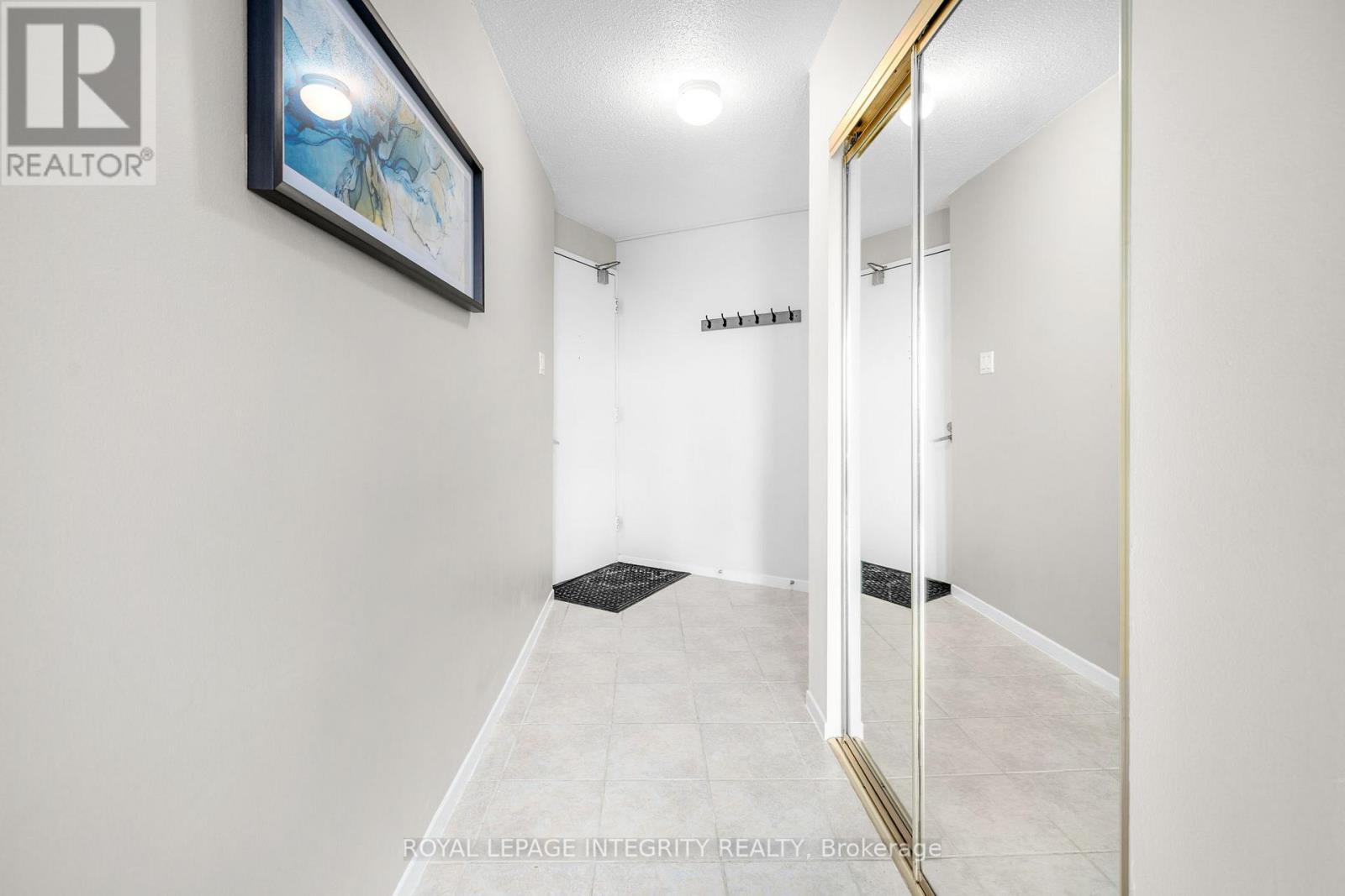 Foyer reversed