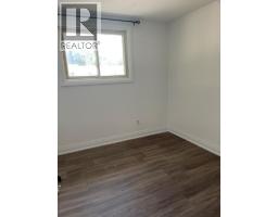 Living room - 190 Bedford Crescent, Sarnia, ON N7S4B5 Photo 10