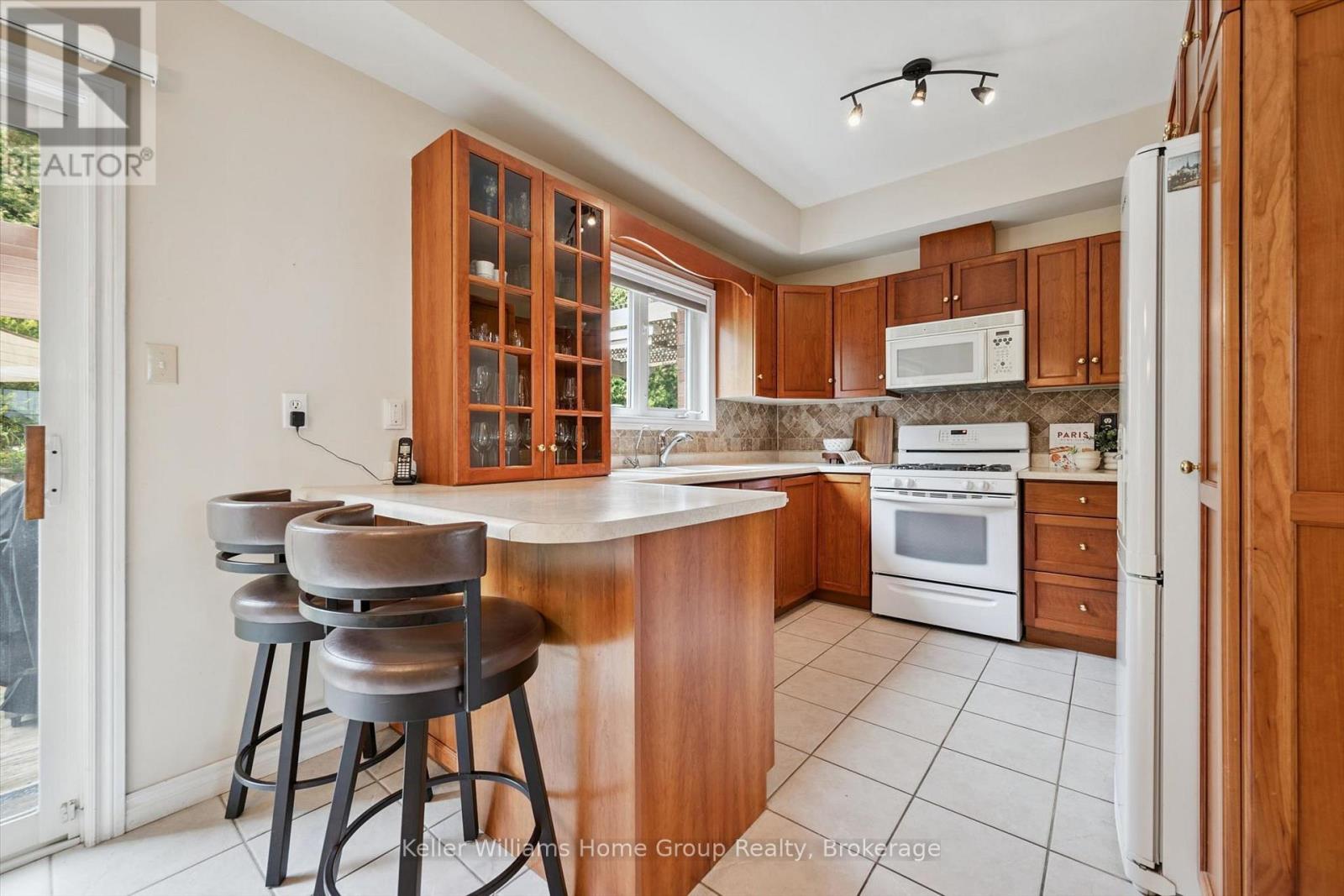 487 ST ANDREW STREET E - 14