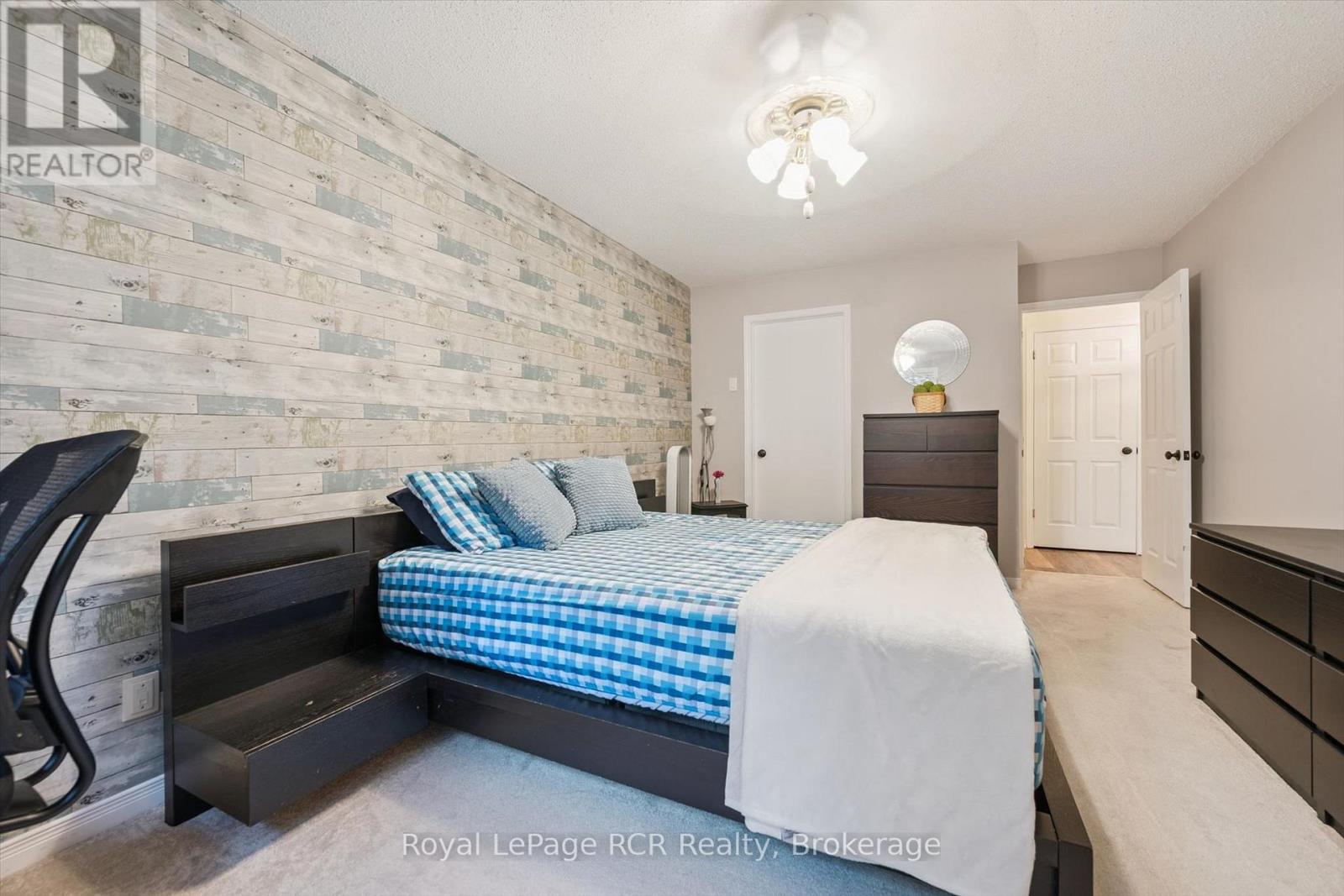 #205 440 DURHAM STREET W - 18