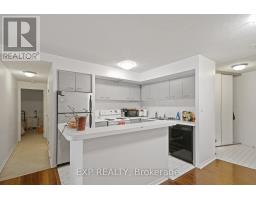 808 - 25 The Esplanade, Toronto, ON M5E1W5 Photo 6