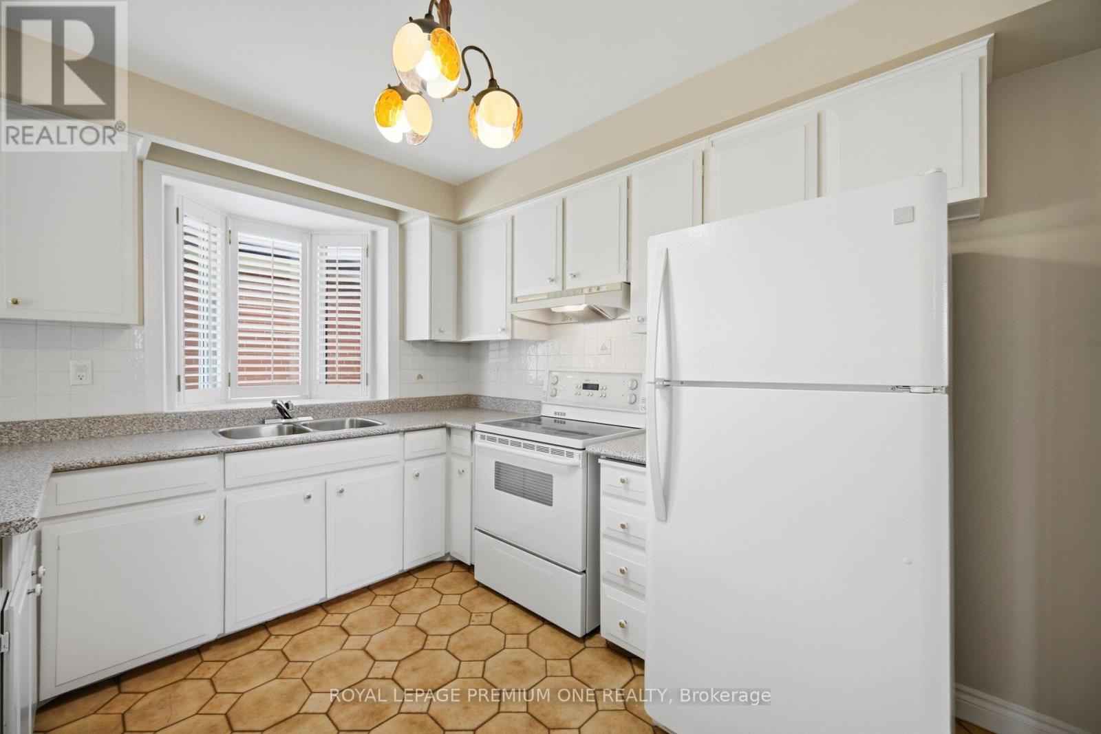 25 ISLAY COURT - 14
