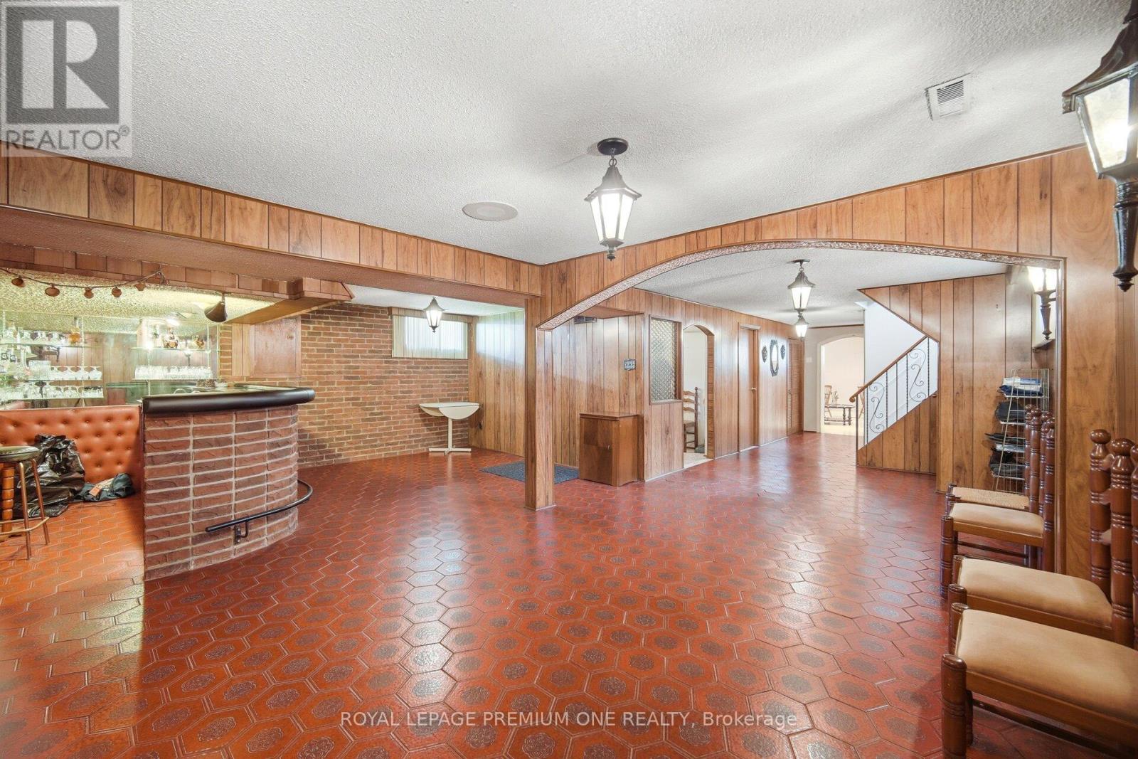 25 ISLAY COURT - 32