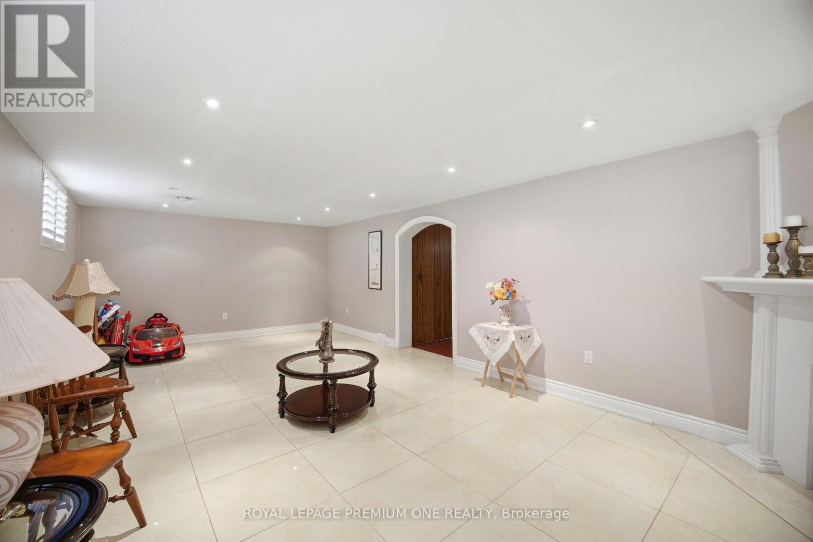 25 ISLAY COURT - 38