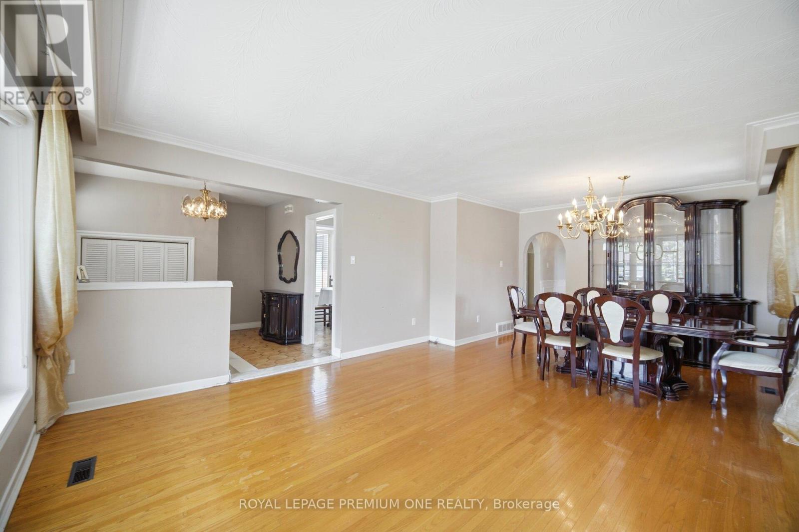 25 ISLAY COURT - 8