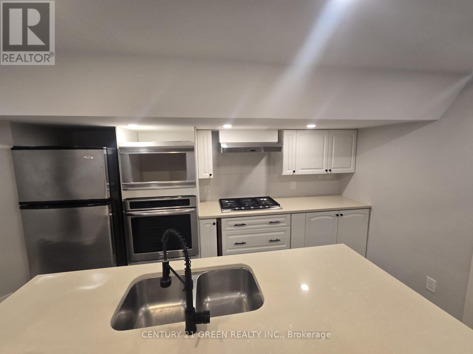 Photo of 2483 Old Brompton Way