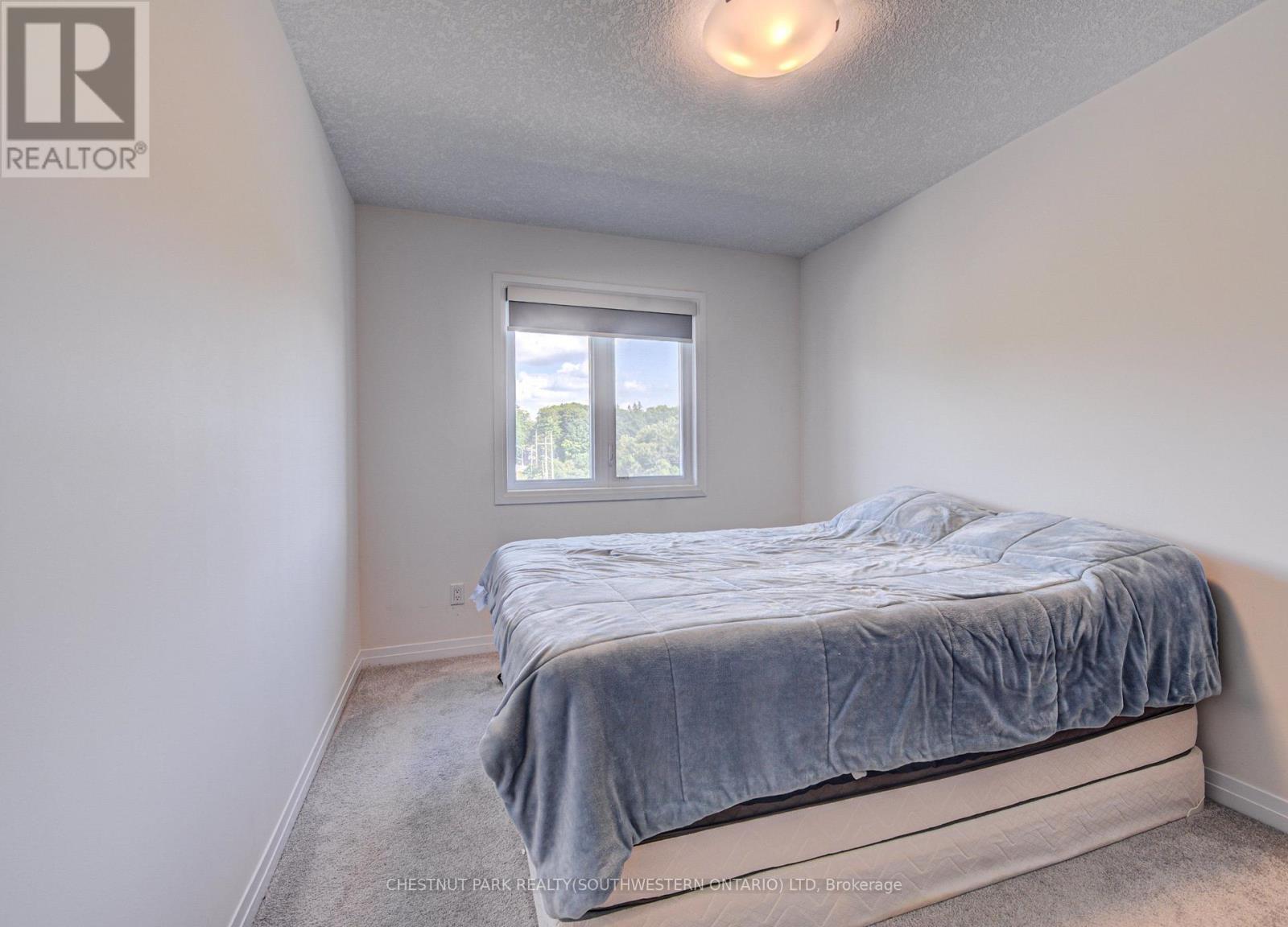 9 QUEENSBROOK CRESCENT - 13