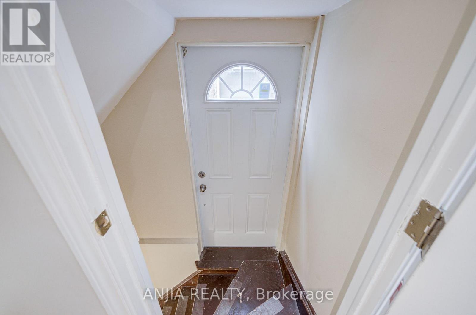 8 MARESFIELD DRIVE - 28