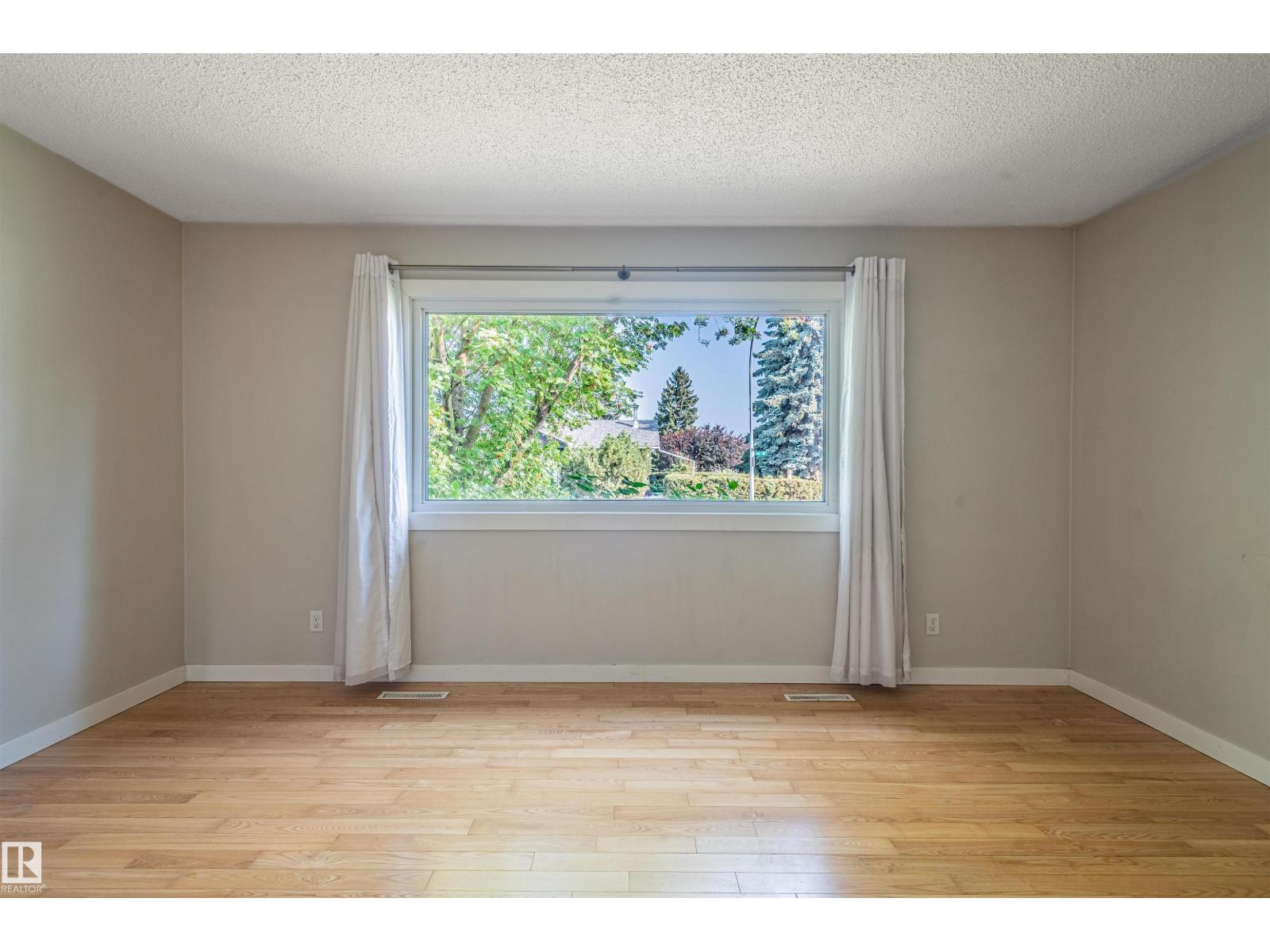 5207 103 AV NW - 12