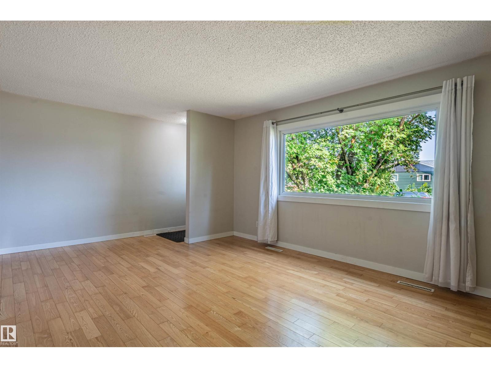 5207 103 AV NW - 13