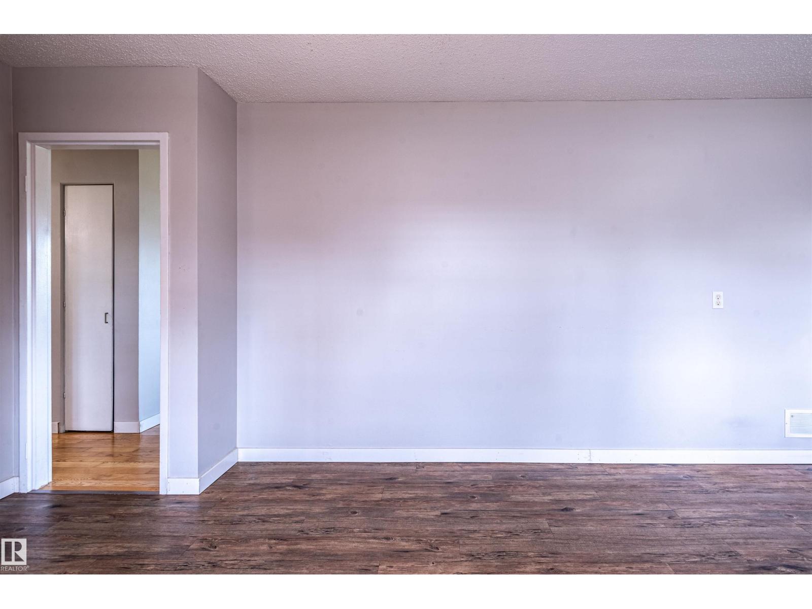 5207 103 AV NW - 21