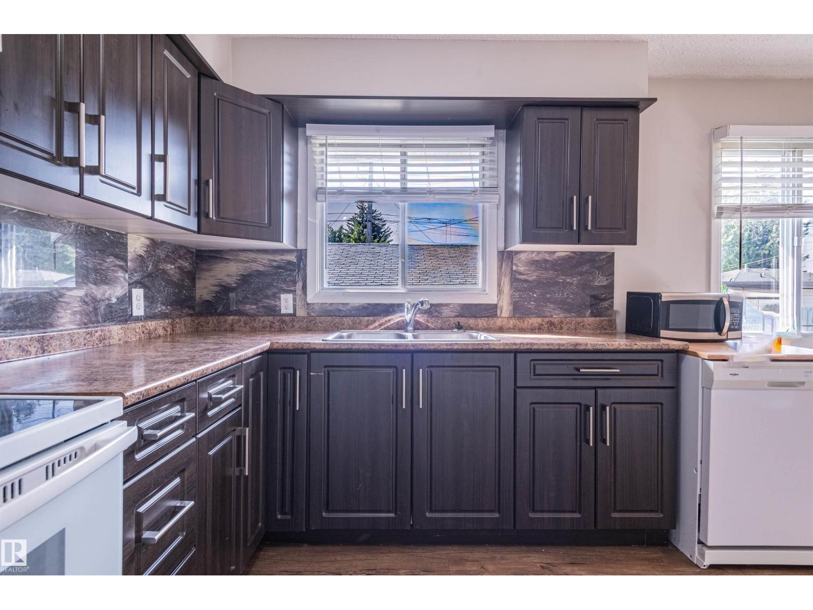 5207 103 AV NW - 18