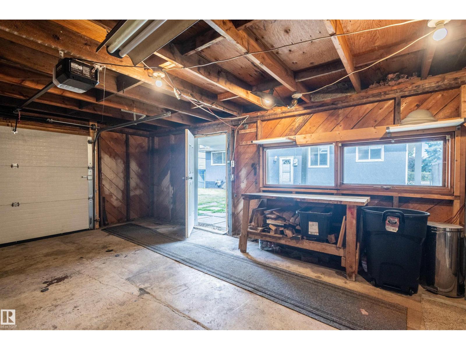 5207 103 AV NW - 67