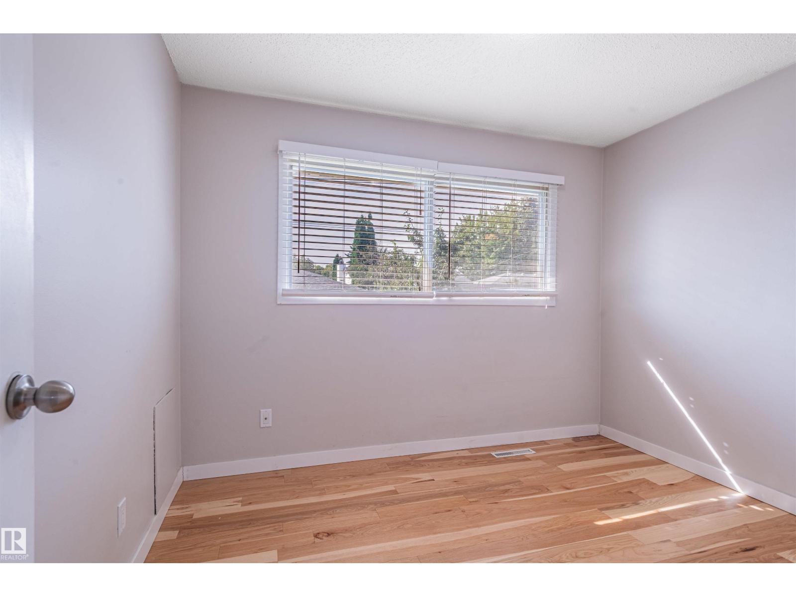 5207 103 AV NW - 31