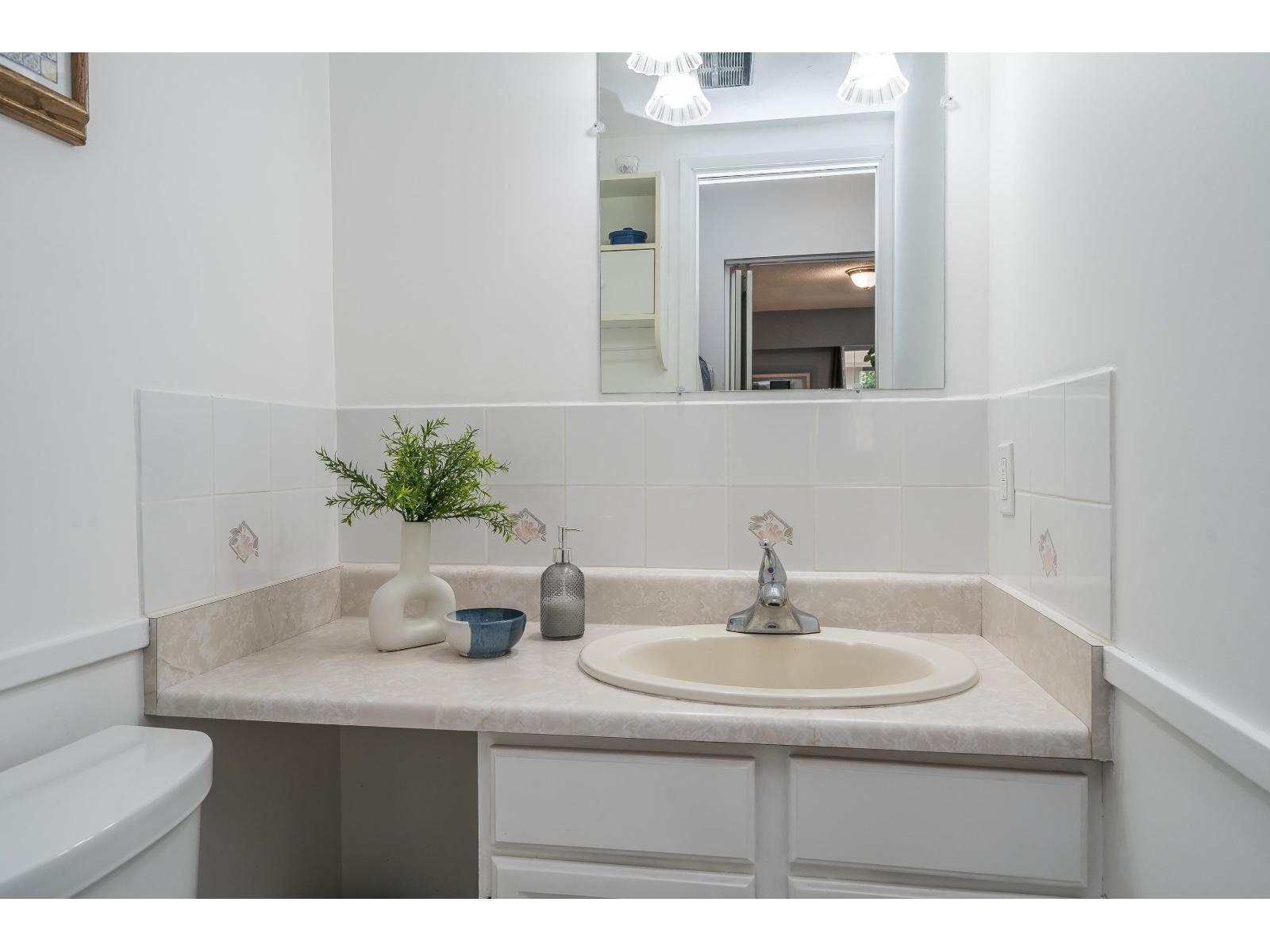 102 1368 FOSTER STREET, White Rock