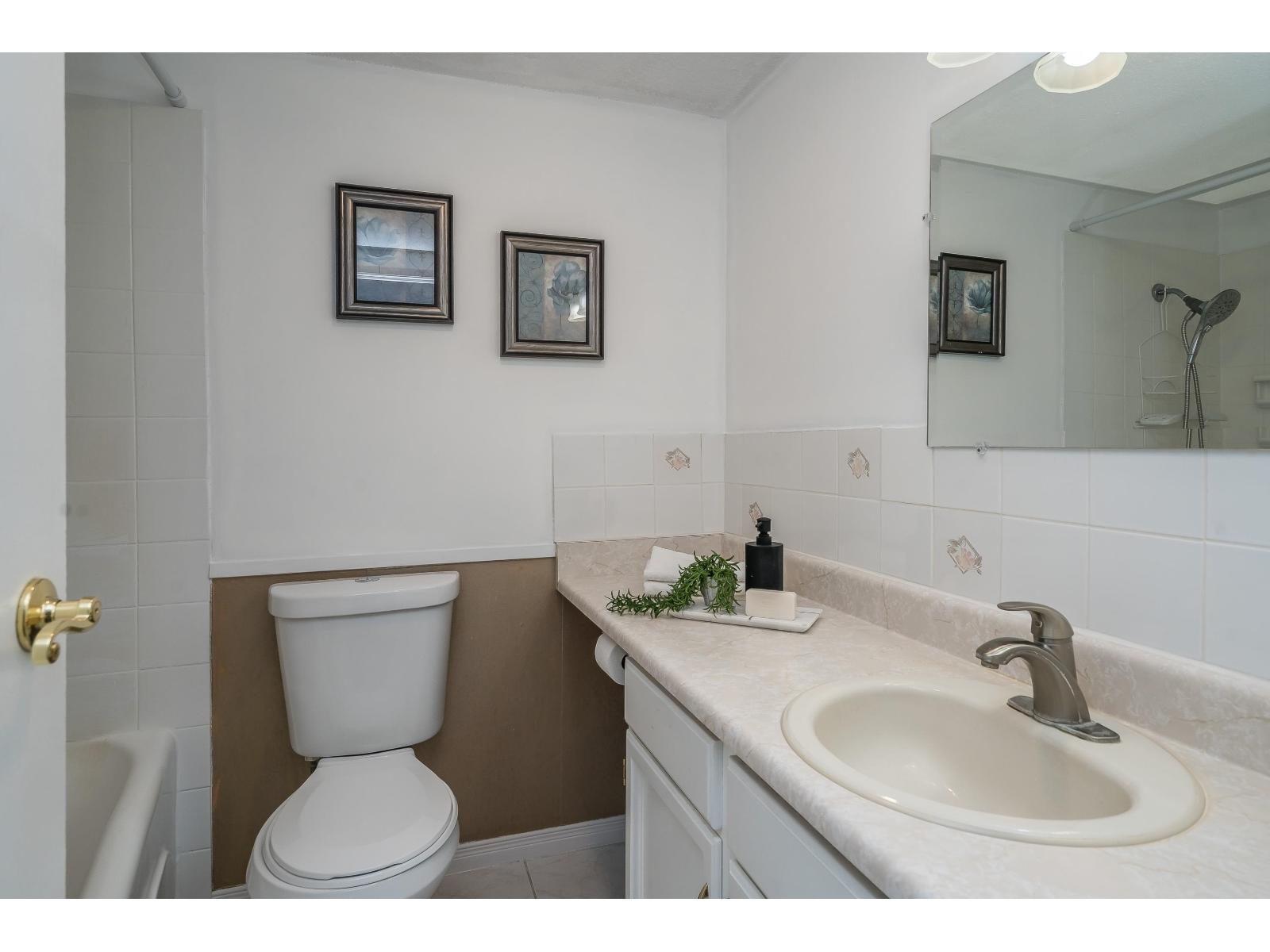 102 1368 FOSTER STREET, White Rock