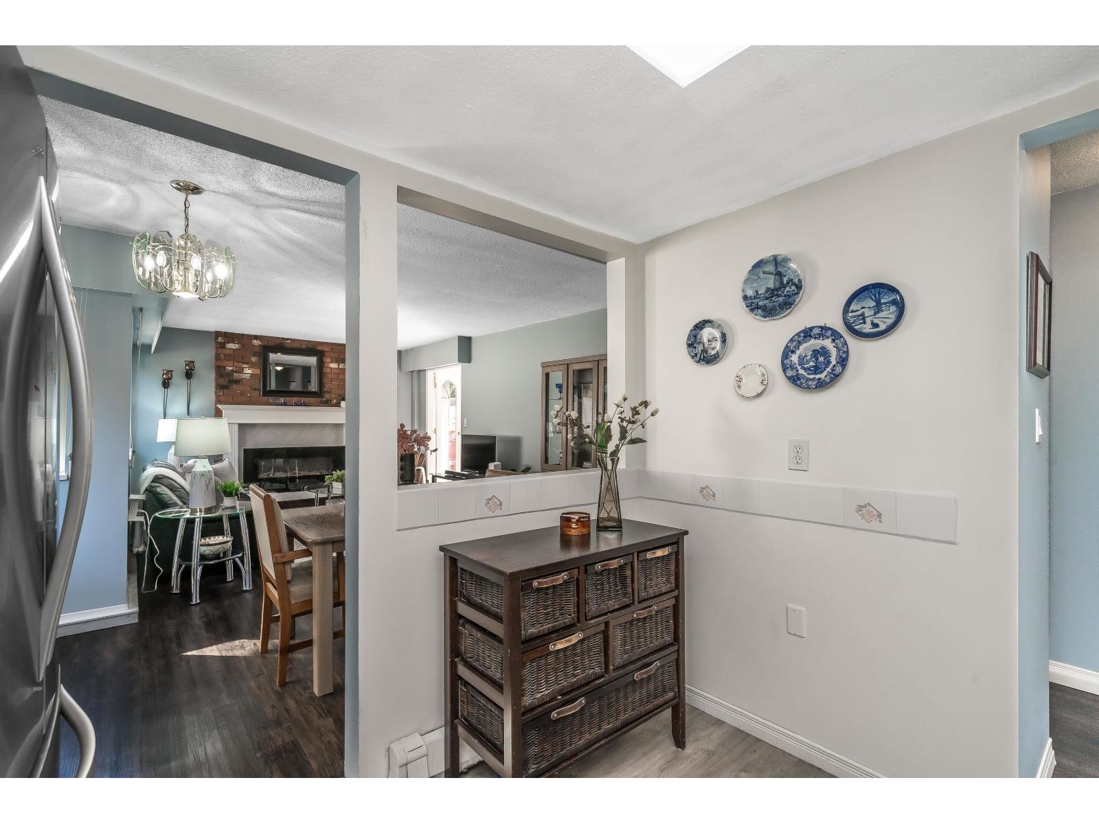 102 1368 FOSTER STREET, White Rock