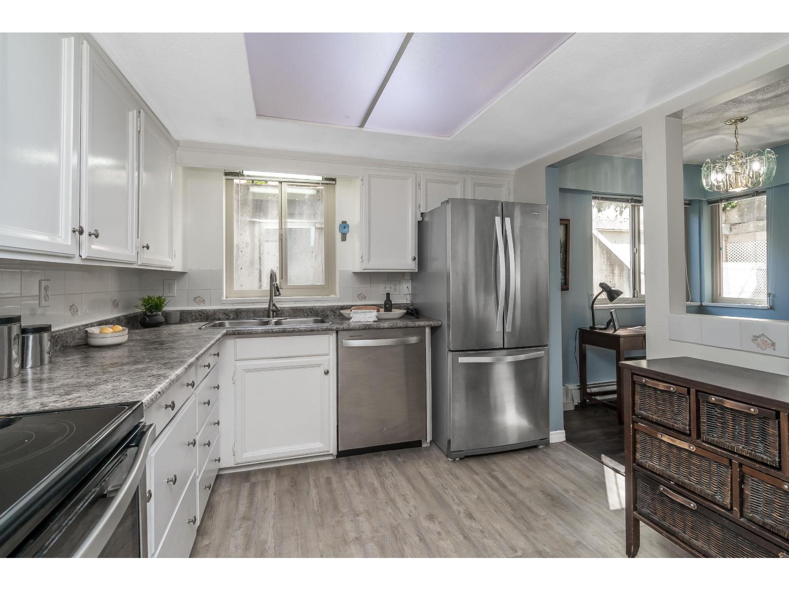 102 1368 FOSTER STREET, White Rock