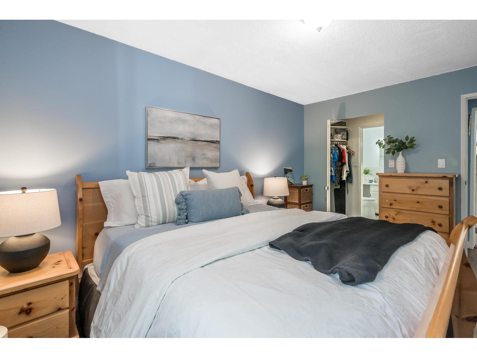 102 1368 FOSTER STREET, White Rock
