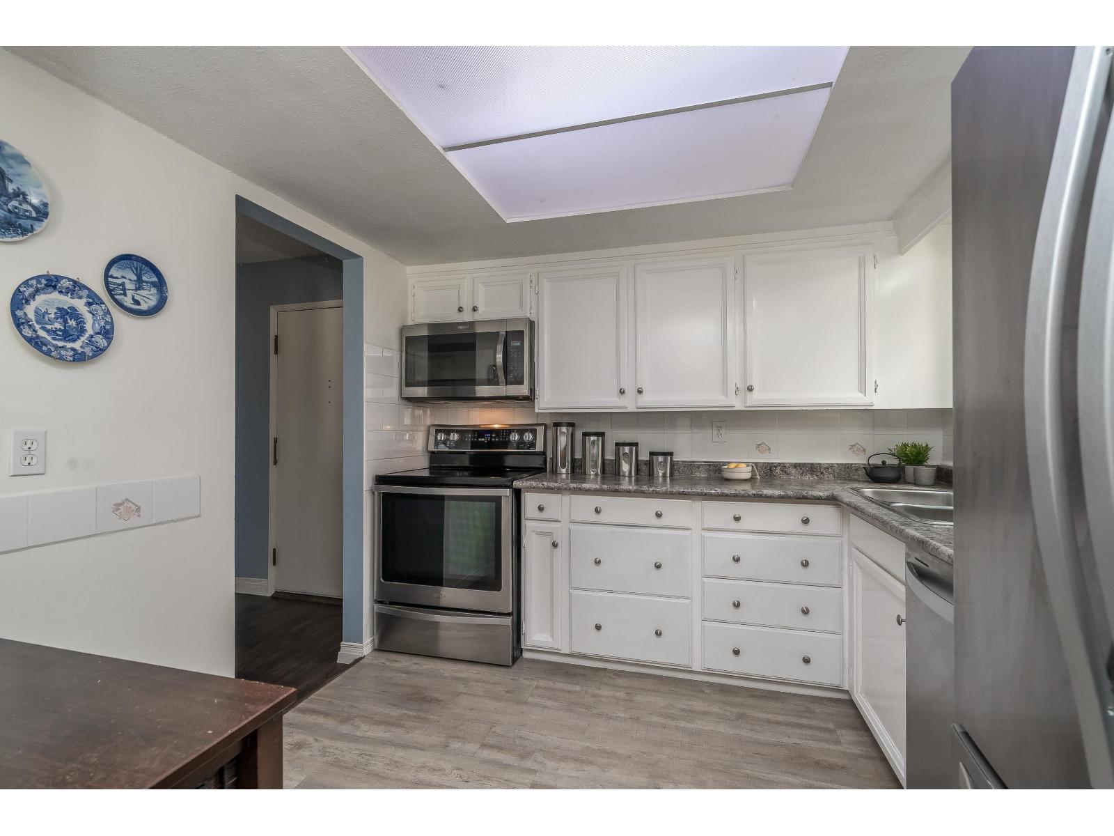 102 1368 FOSTER STREET, White Rock