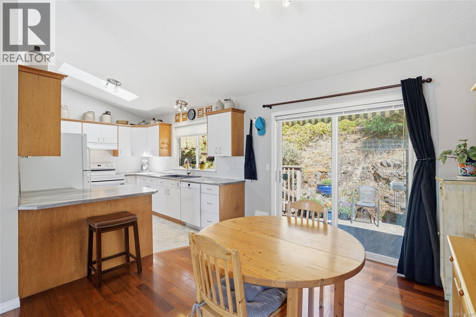 339 Nottingham Dr - 11