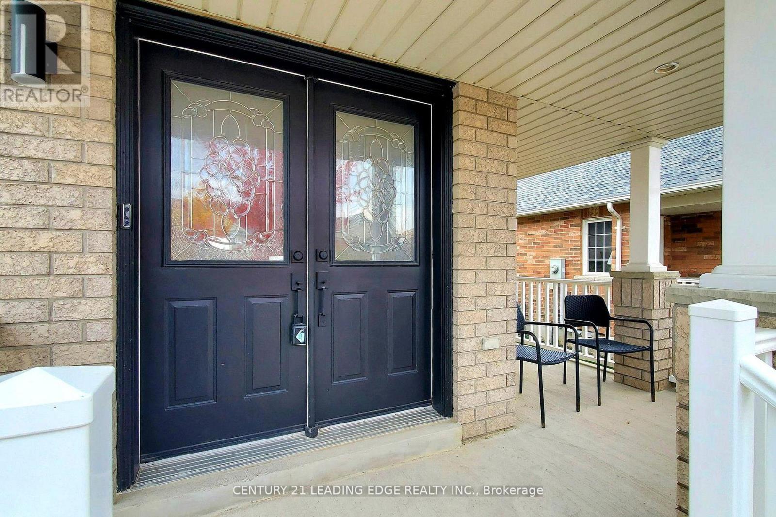 29 Pardon Ave Avenue, Whitby (Williamsburg), Ontario, L1P1V1, Whitby (Williamsburg), Ontario — photo 2 of 5