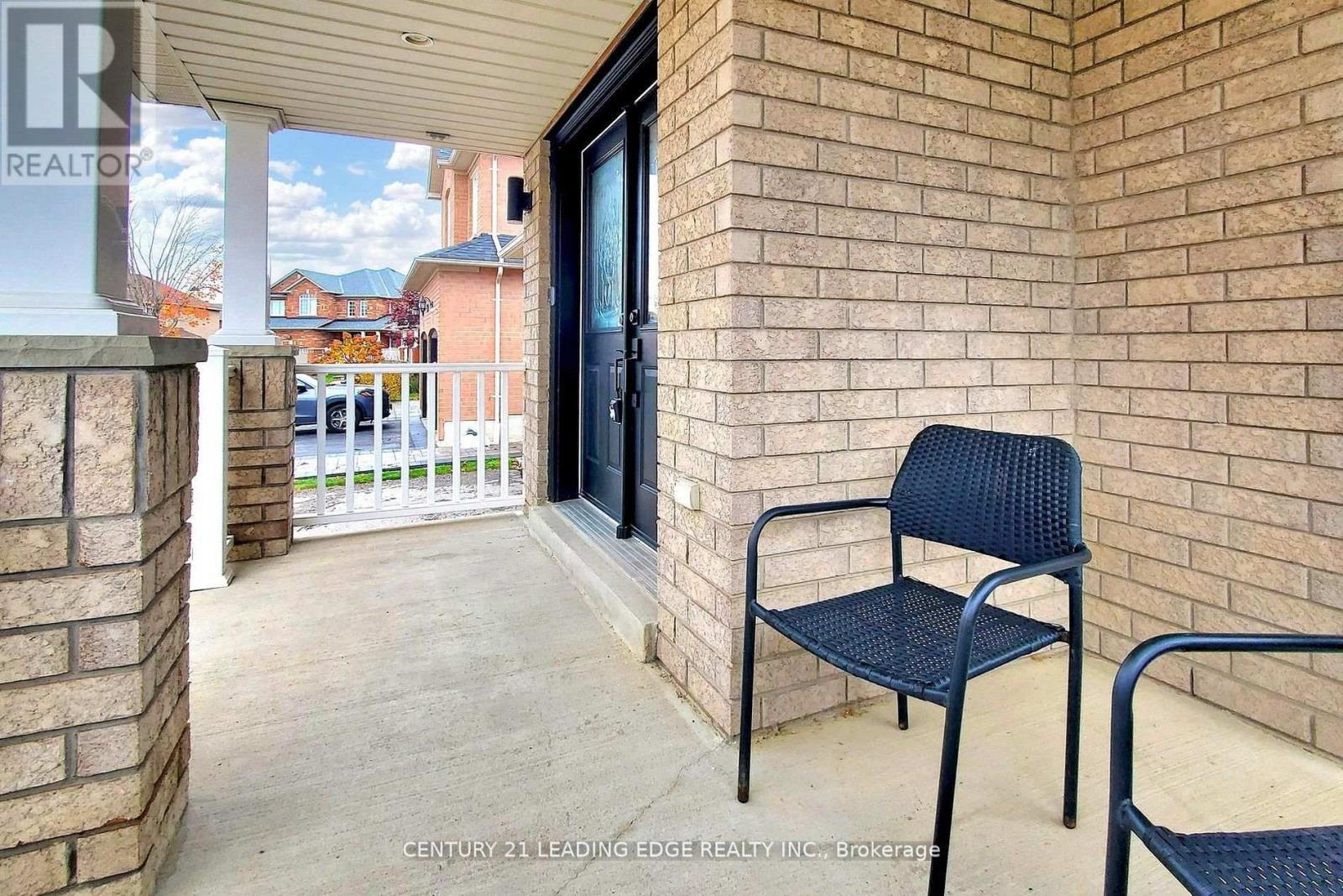 29 Pardon Ave Avenue, Whitby (Williamsburg), Ontario, L1P1V1, Whitby (Williamsburg), Ontario — photo 3 of 5