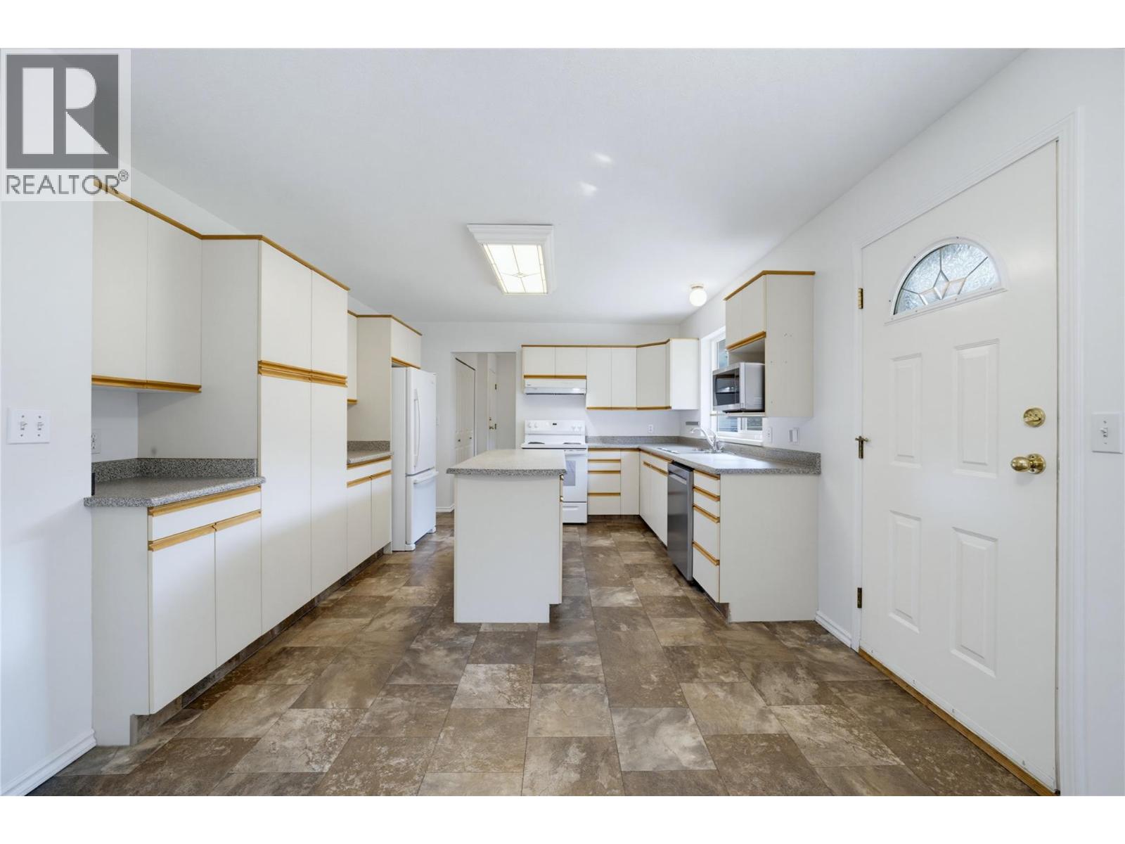 5080 70 Avenue NE, Salmon Arm