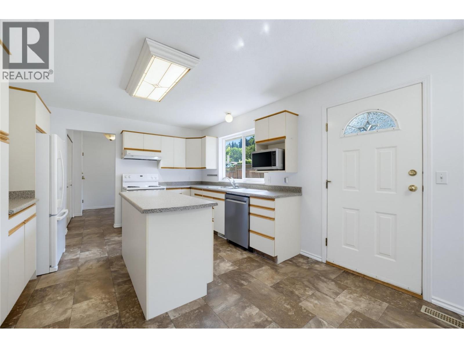 5080 70 Avenue NE, Salmon Arm