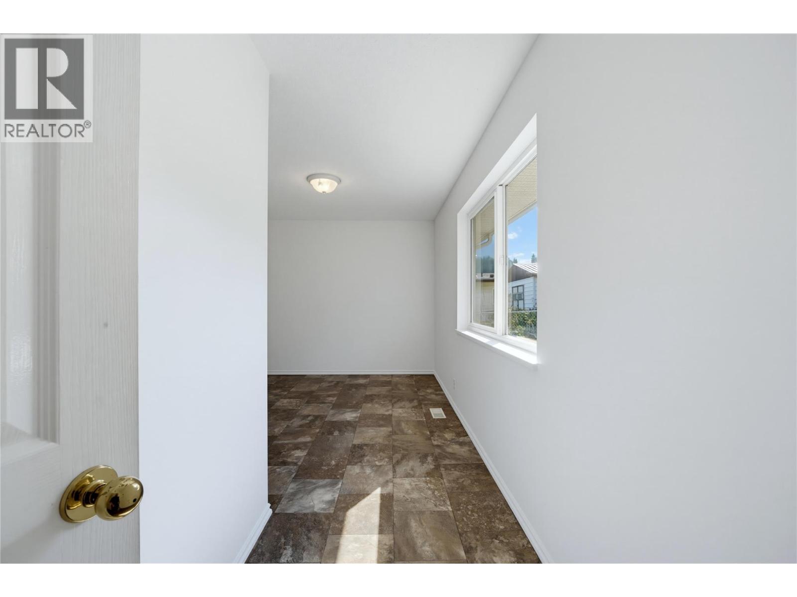5080 70 Avenue NE, Salmon Arm