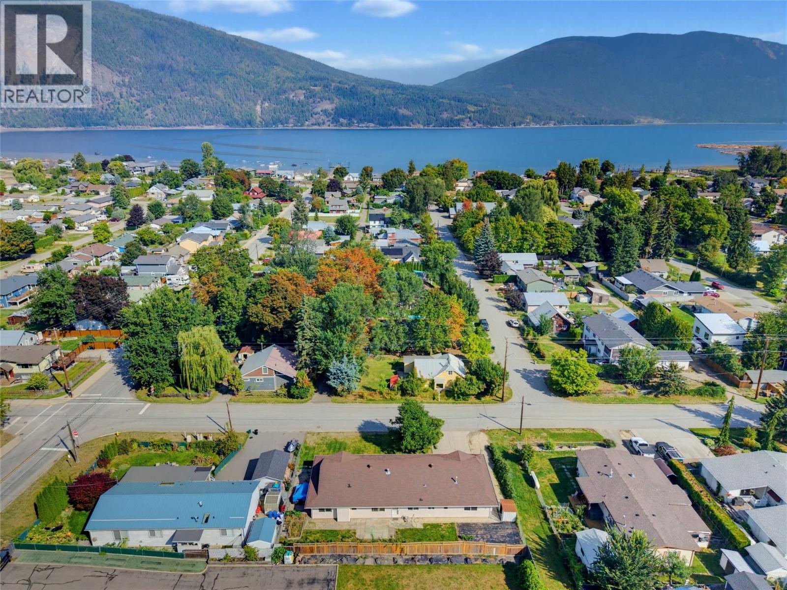 5080 70 Avenue NE, Salmon Arm