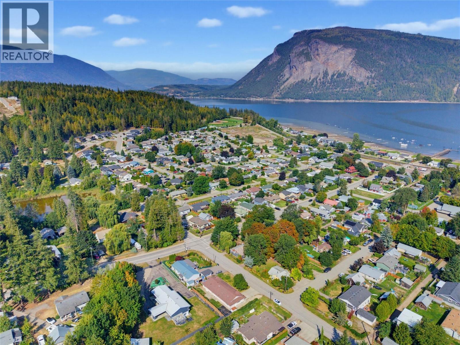 5080 70 Avenue NE, Salmon Arm
