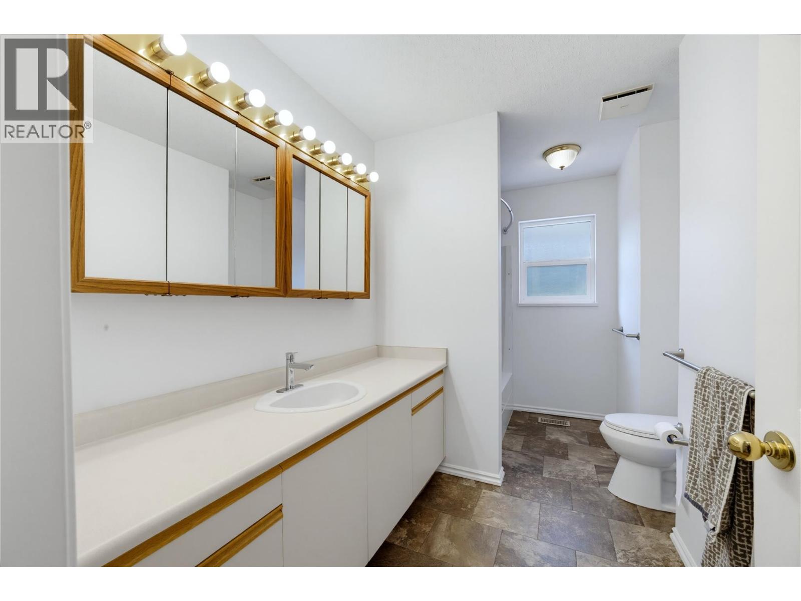 5080 70 Avenue NE, Salmon Arm