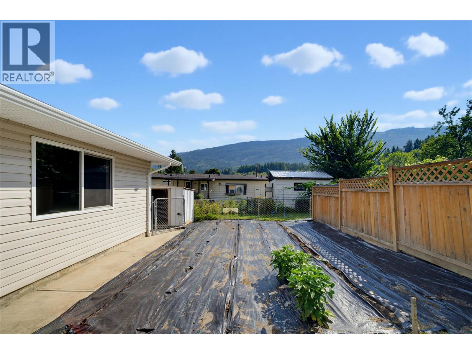 5080 70 Avenue NE, Salmon Arm