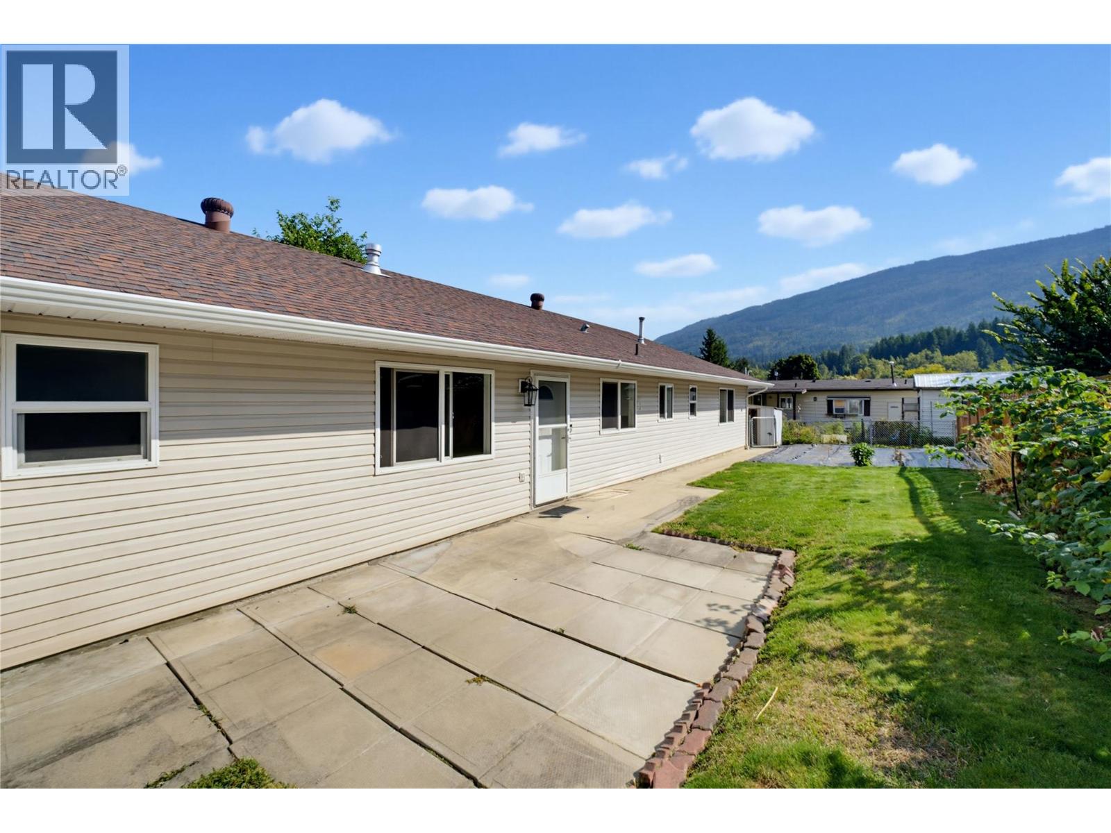 5080 70 Avenue NE, Salmon Arm