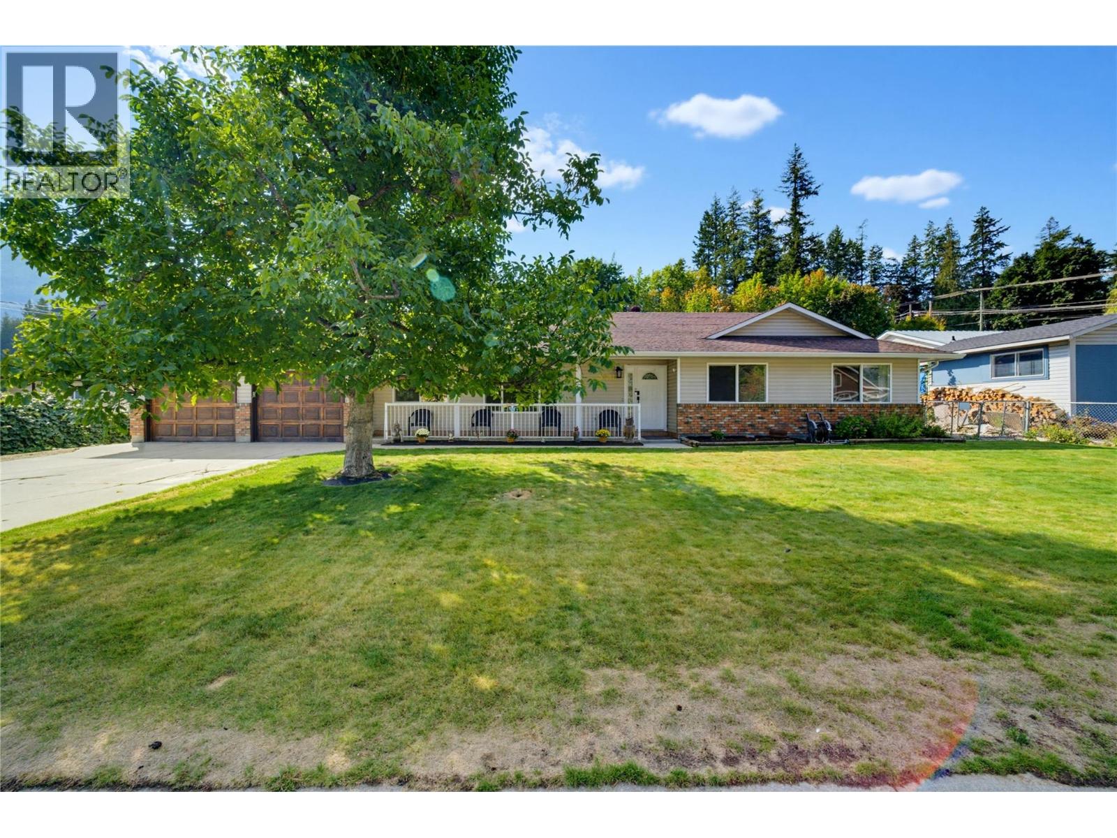 5080 70 Avenue NE, Salmon Arm