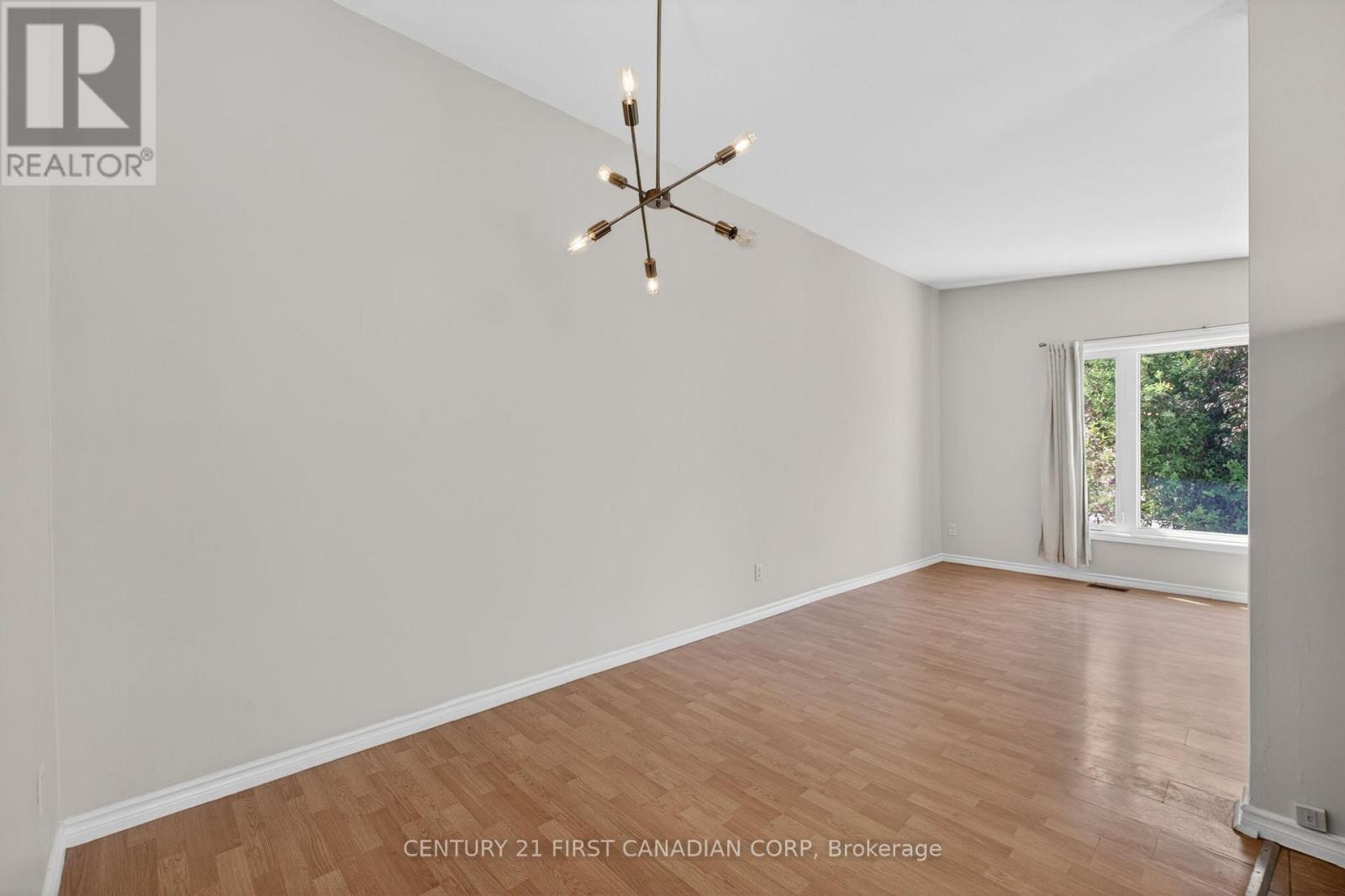 372 DIEPPE STREET - 9