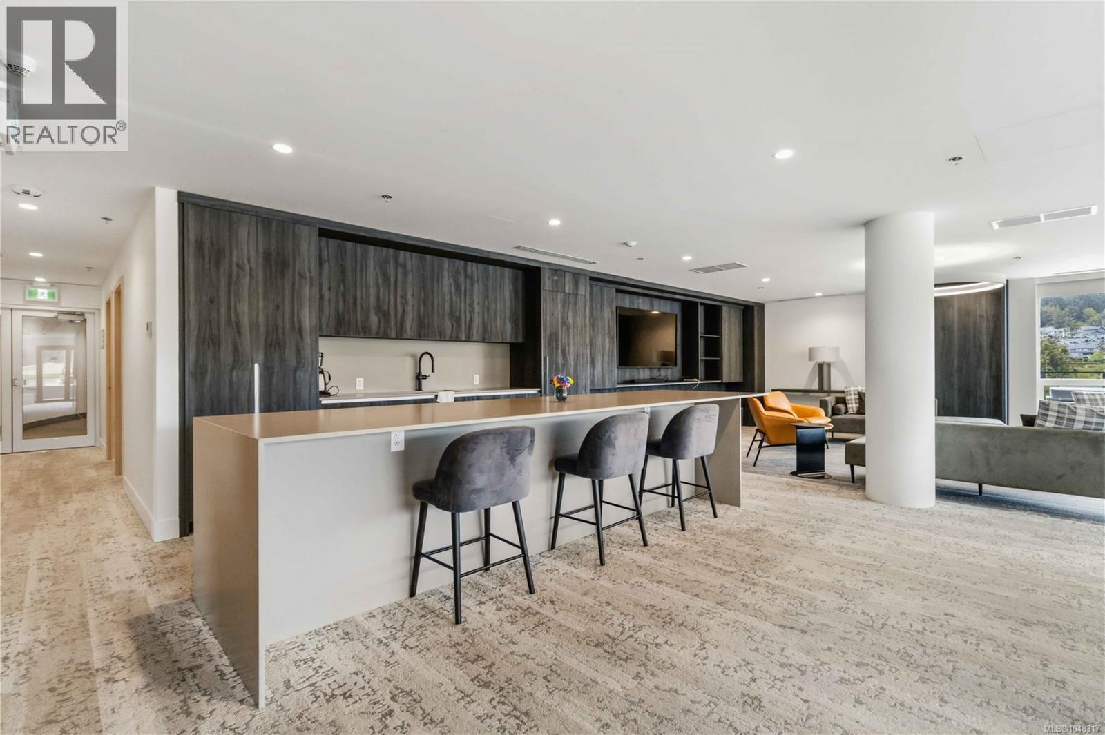 #1013 2000 Hannington Rd - 33