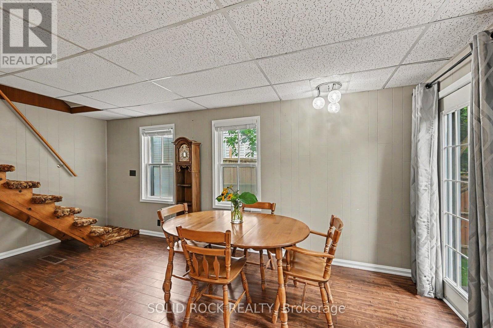 85 RENFREW AVENUE W - 12
