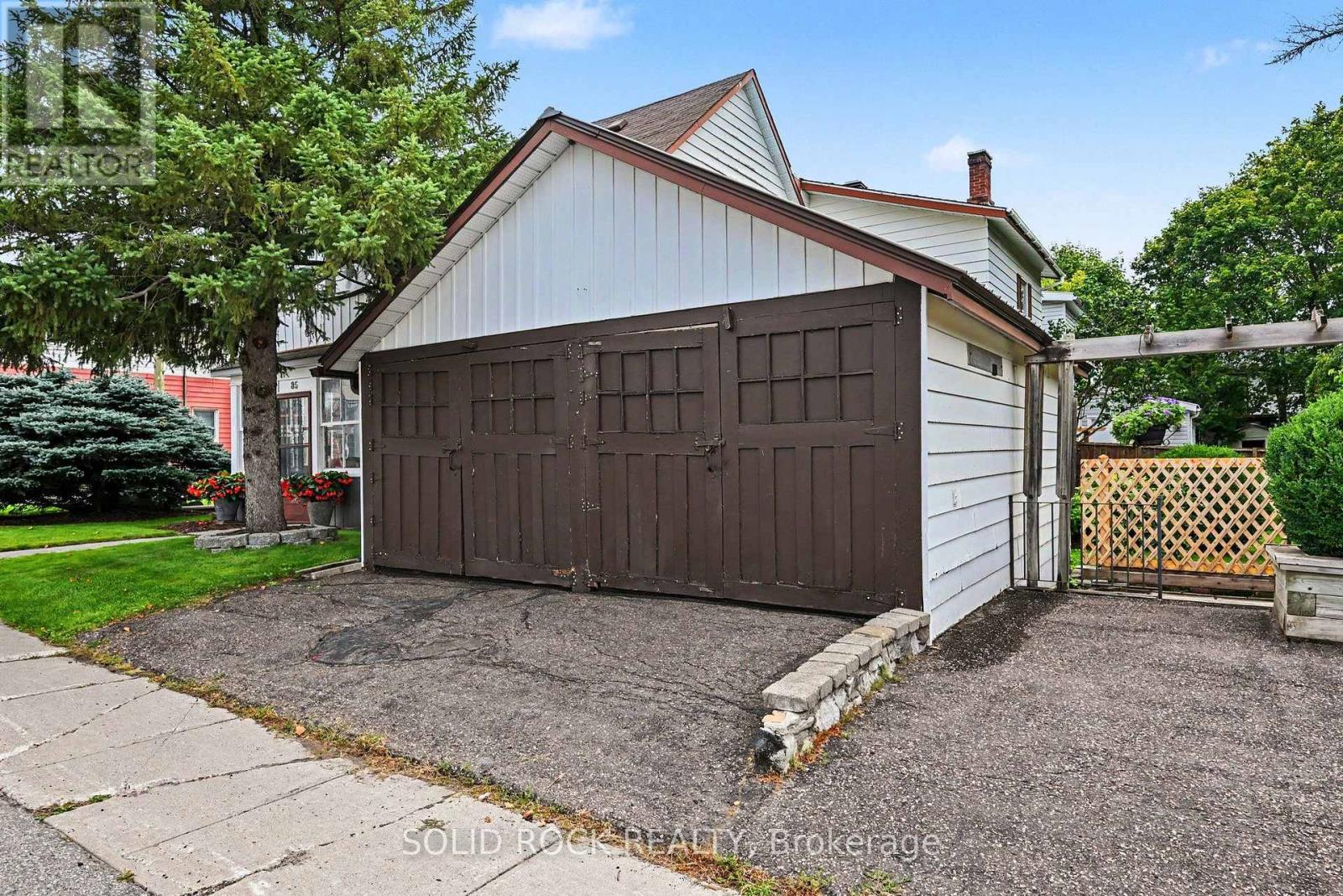 85 RENFREW AVENUE W - Image 35