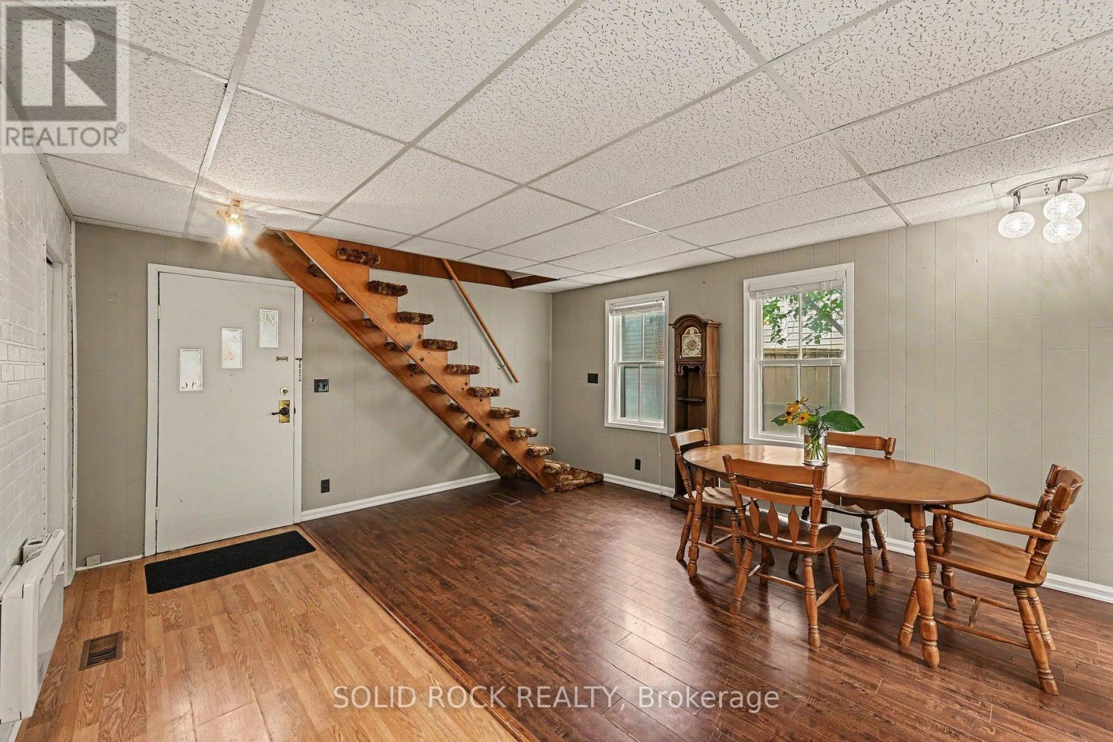 85 RENFREW AVENUE W - Image 8