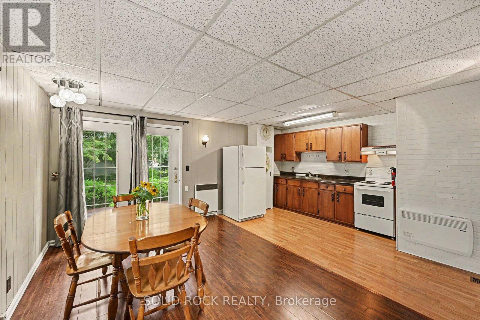 85 RENFREW AVENUE W - 9