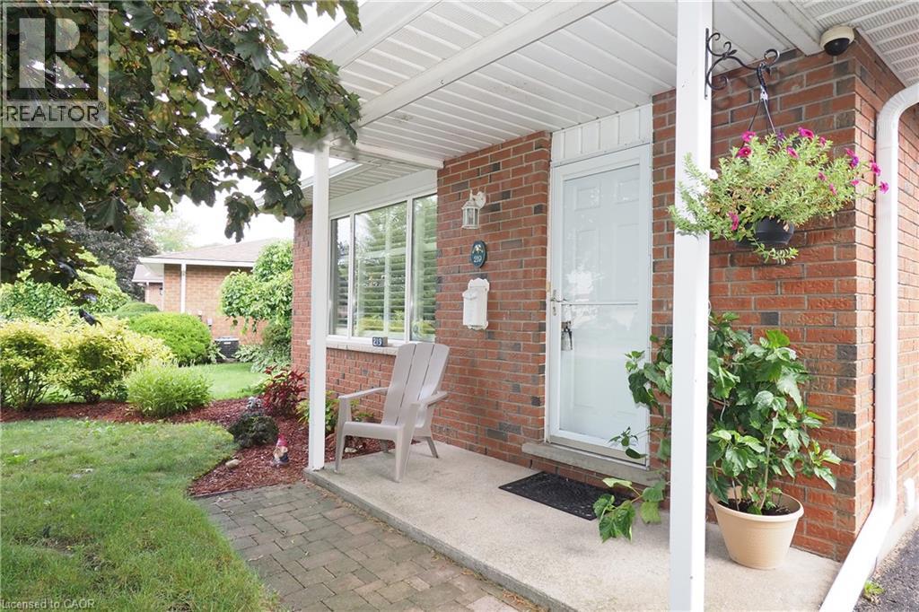 219 FOXHUNT Road, Waterloo, Ontario, N2K2R8, Waterloo, Ontario — photo 3 of 5