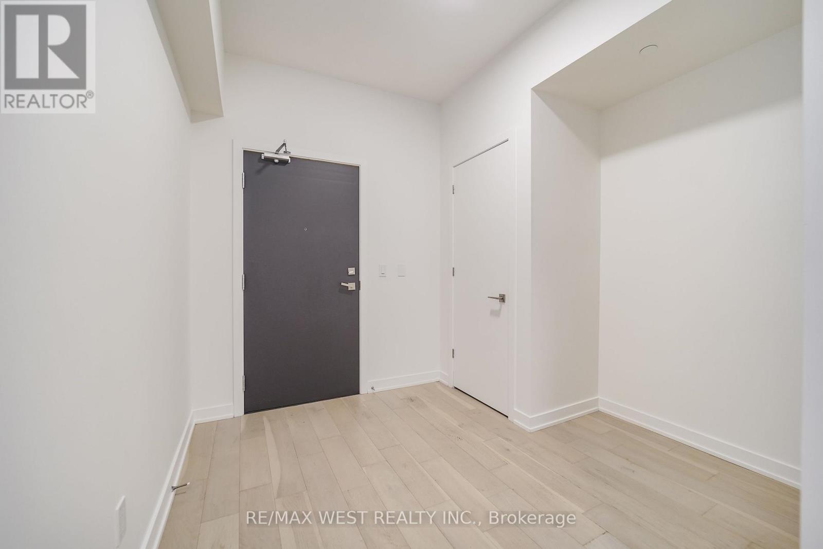 #205 840 ST CLAIR AVENUE W - 2