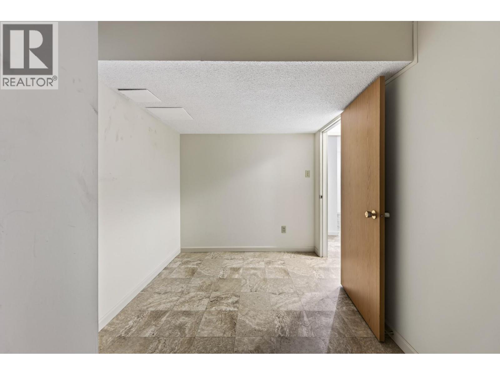 2640 Argyle Avenue - Image 25