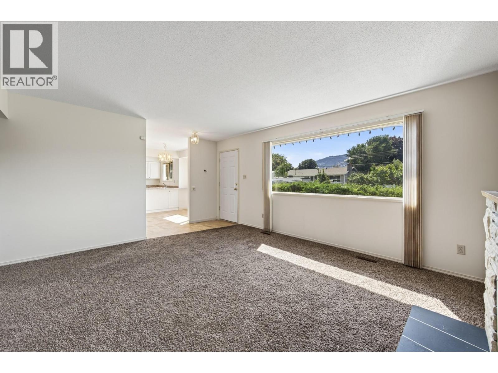 2640 Argyle Avenue, Kamloops, British Columbia, V2B4T8, Kamloops, British Columbia — photo 3 of 5